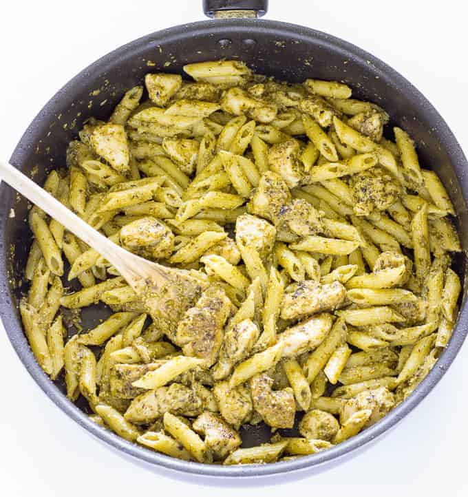 skillet full of Chicken Pesto Pasta